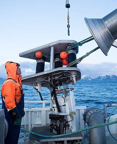 漁夫檢查設備是否如常運作